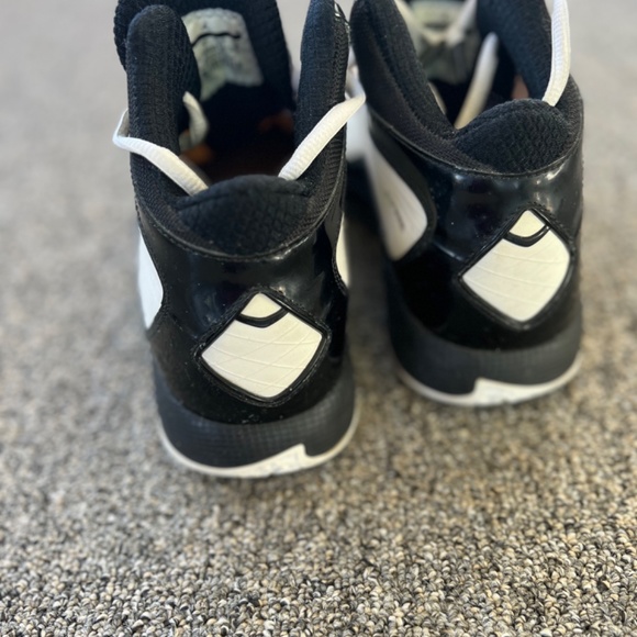 Nike Air Jordan 2011 A Flight Black and White Flywire - Picture 2 of 3